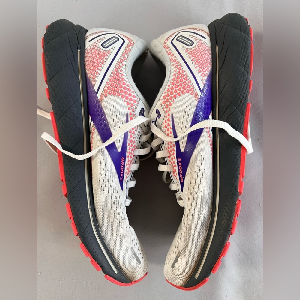 Brooks Ghost 14 Neutral Running Shoe White‎ Purple Coral Women's size 10 Med (B)